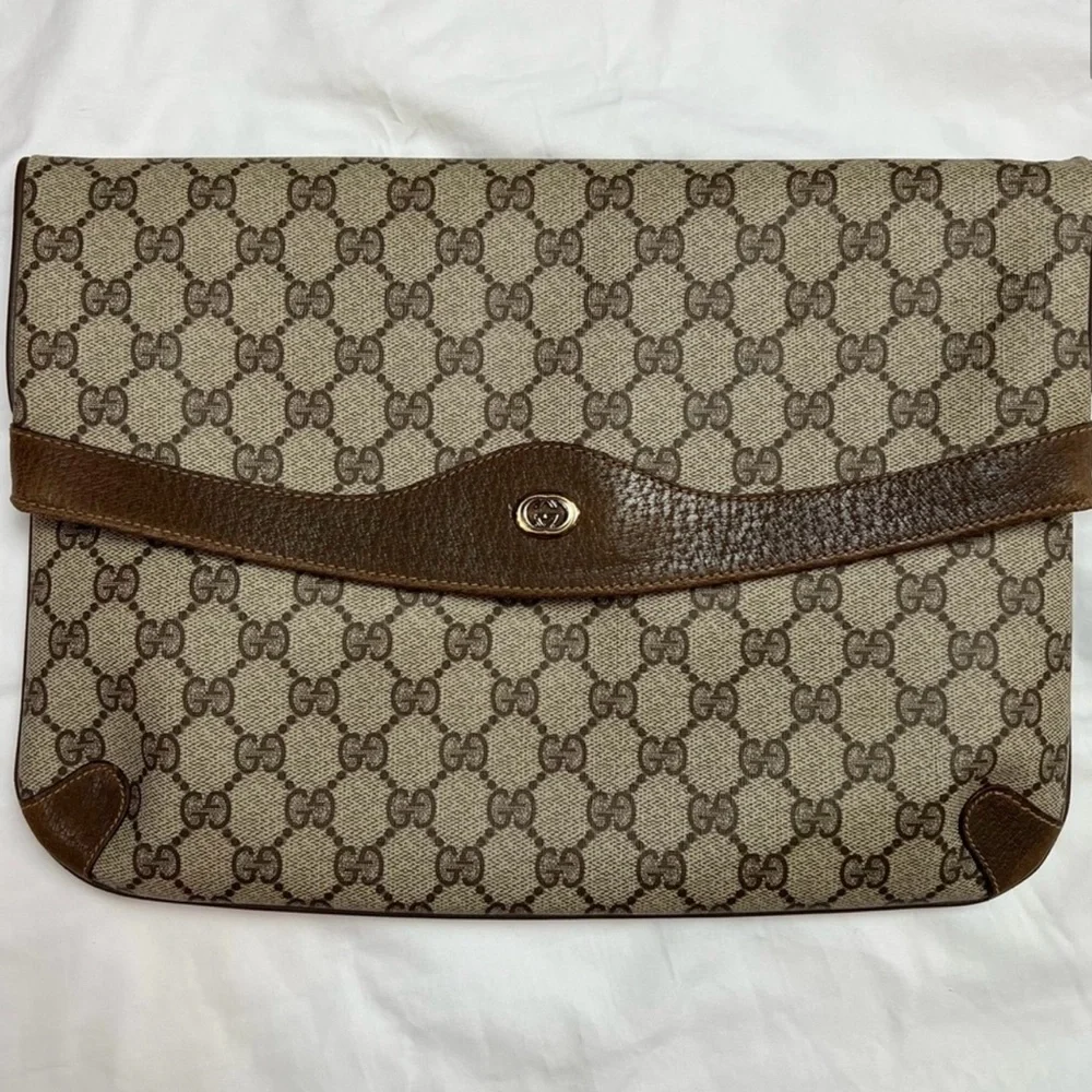 Gucci Clutch with Iconic Monogram - Picture 2 of 4